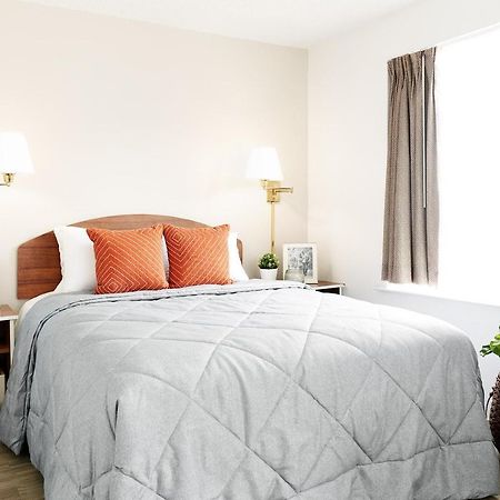Intown Suites Extended Stay Indianapolis In -I70 Post Drive Екстериор снимка